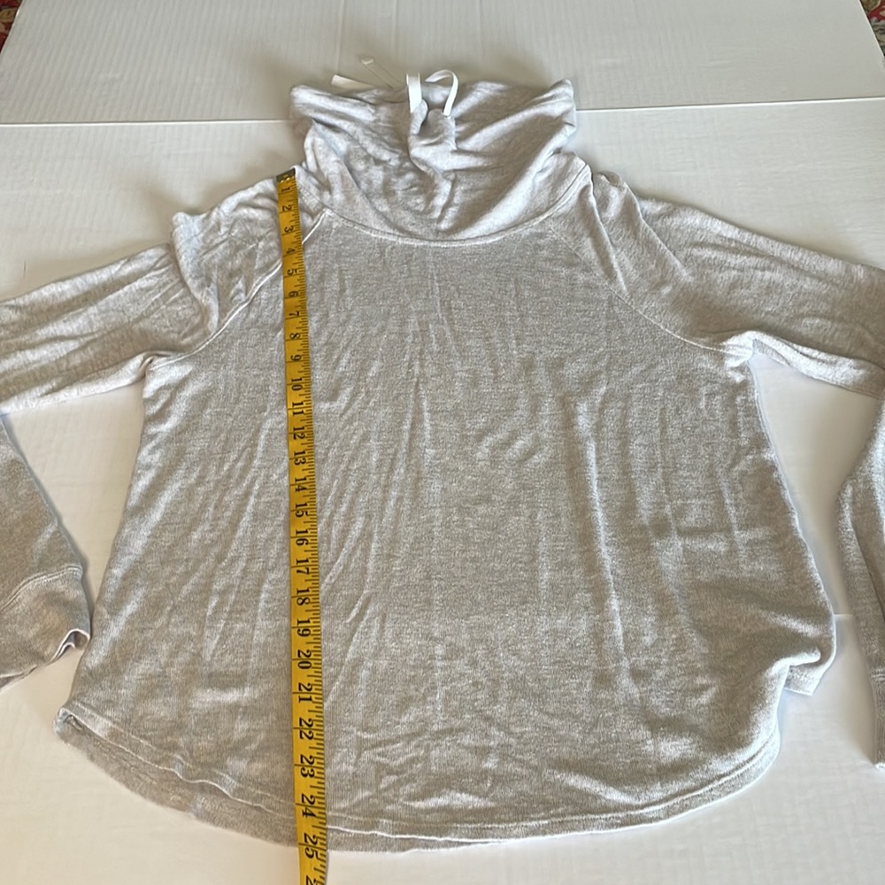 Hollister lightweight, cowlneck with strings, long sleeve shirt ladies size M - Picture 10 of 12